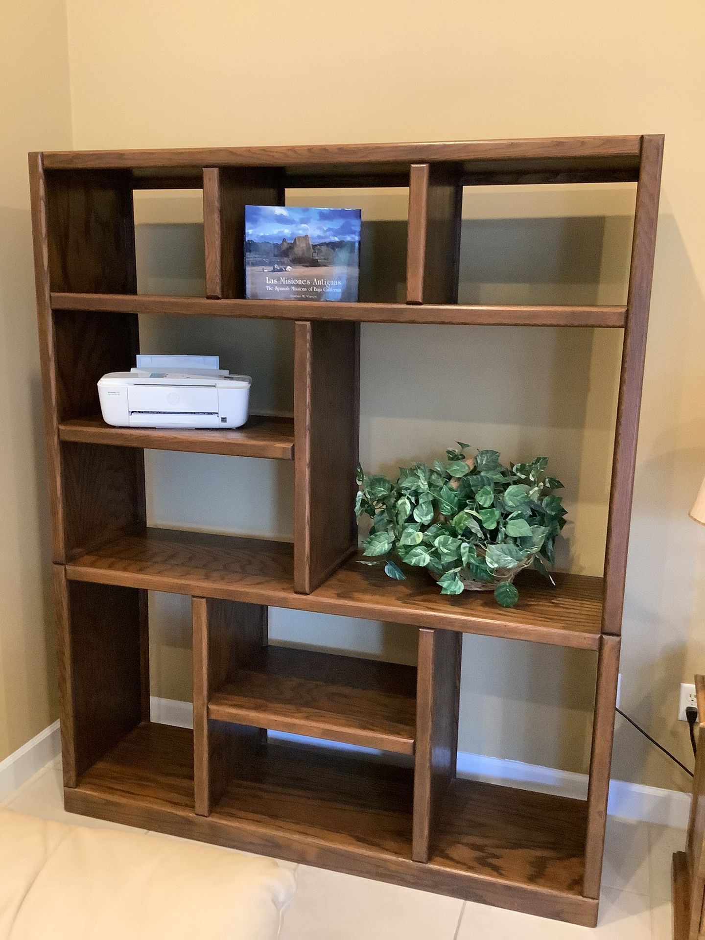 Bookshelves / Display Cabinet / Bookcase / Entertainment Center *Solid Oak*