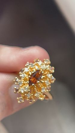 18k Gold Ring (missing Two Diamonds) Size 8