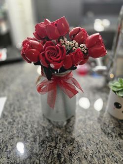 Lego: Bouquet of Roses with Vase