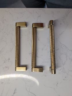 3 knobs Amwell Bar Pull-Gold 5-1/6" C to C