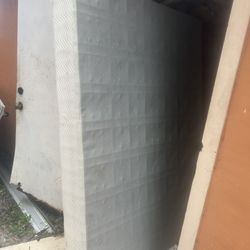 Full Size Box Spring In Excellent Condition 