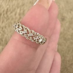 Diamond Anniversary Ring 1/5 ct tw Baguette & Round-cut 10K Yellow Gold