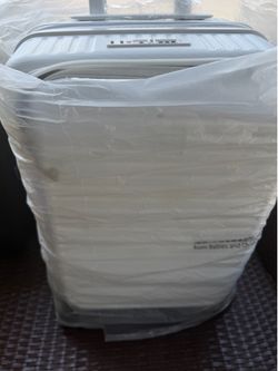 Brand New HanTrip Luggage 24 inch White– Never Used – $150