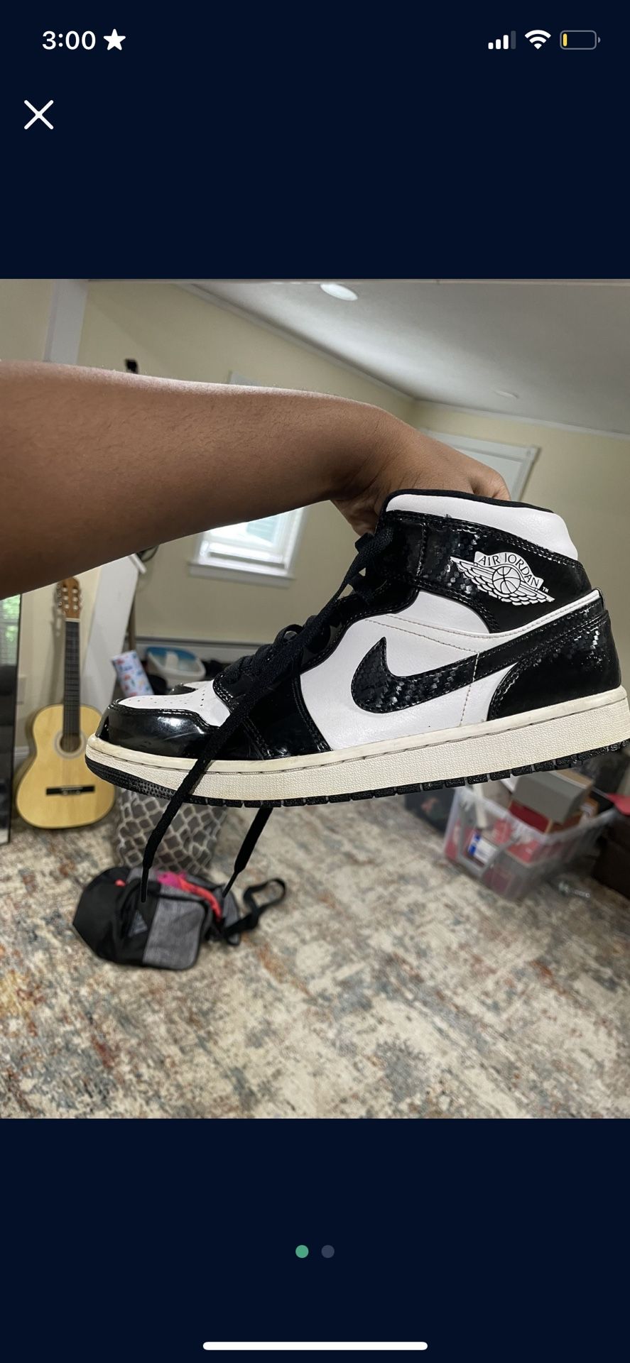 Black Jordan 1 Mid