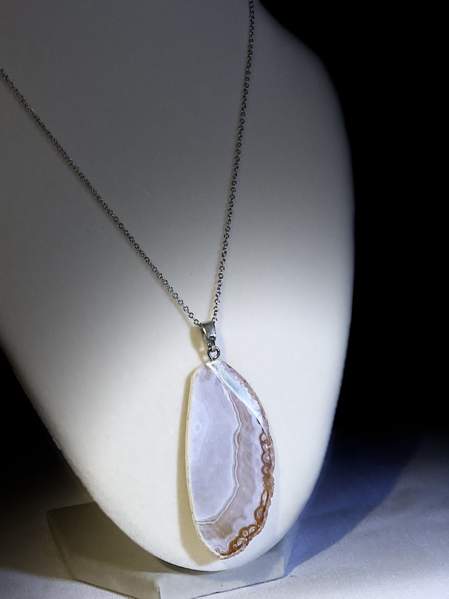 Captivating Natural Agate Slice Pendant Necklace