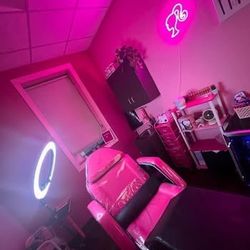 Pink Hydraulic Tattoo Bed