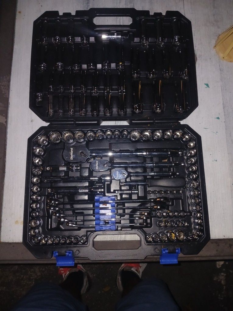 139 Pc. Tool Set 