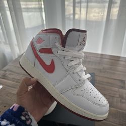 Air Jordan 1 Mid SE