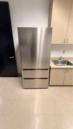 Refrigerator / Fridge (Like New)