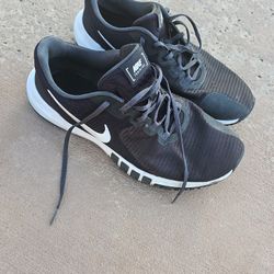 MEN SIZE 11 IN A HALF