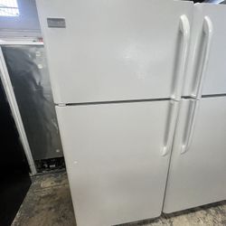 Refrigerator Frigidaire 30”