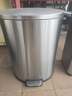 13 gallons trash Cans