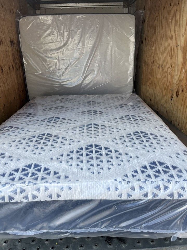 *BRAND NEW TEMPUR PEDIC, NECTAR,SEALY, BEAUTYREST, SERTA, STEARNS AND FOSTER BEST PRICE IN TOWN**