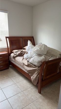 Queen bedroom set
