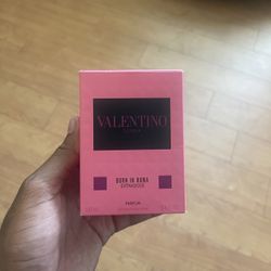 Valentino Born In Roma ExtraDose