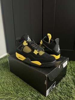 Air Jordan 4 “Thunder 2023” (Multiple Sizes)