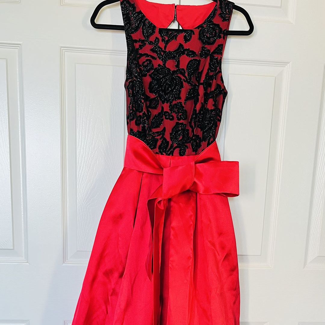New Long Prom Dress Gown sz 8 Eliza J Red Black 