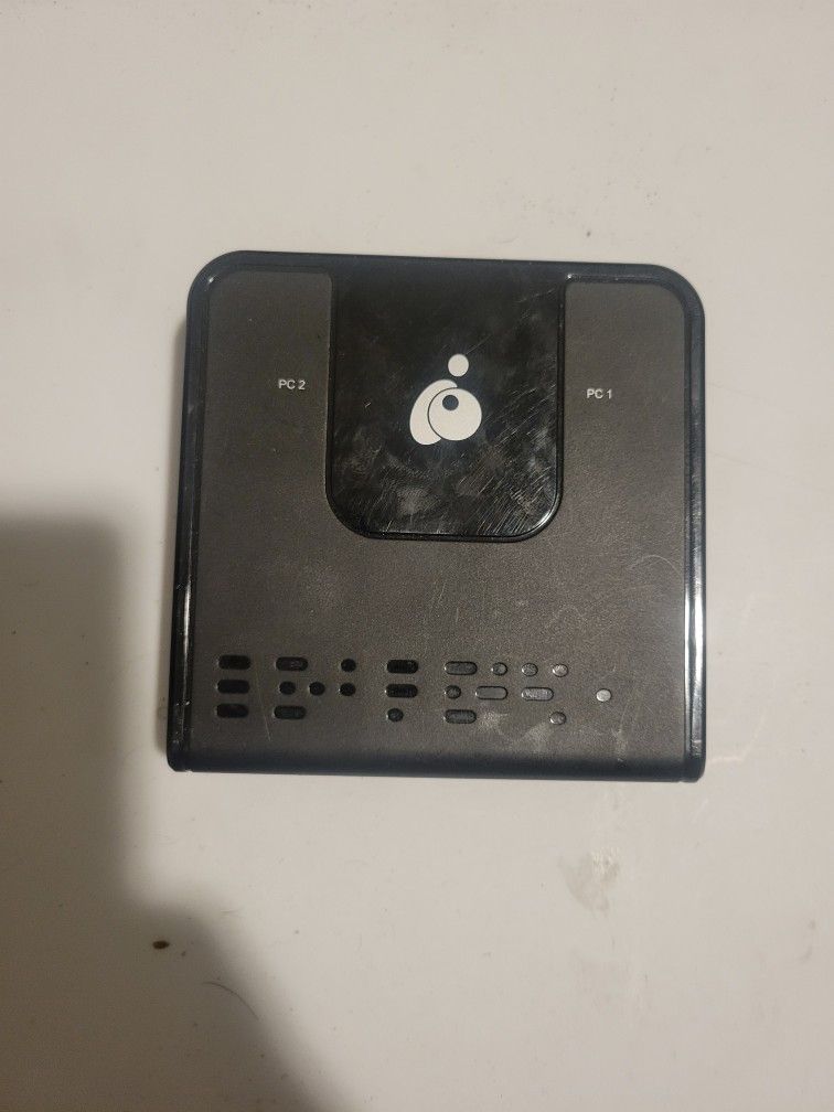 IOGEAR'S 2-Port DisplayPort KVM