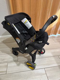 Doona Stroller and 2 car seat bases
