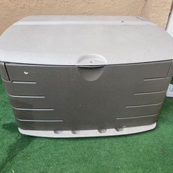 Outdoor Rubbermaid storage unit 