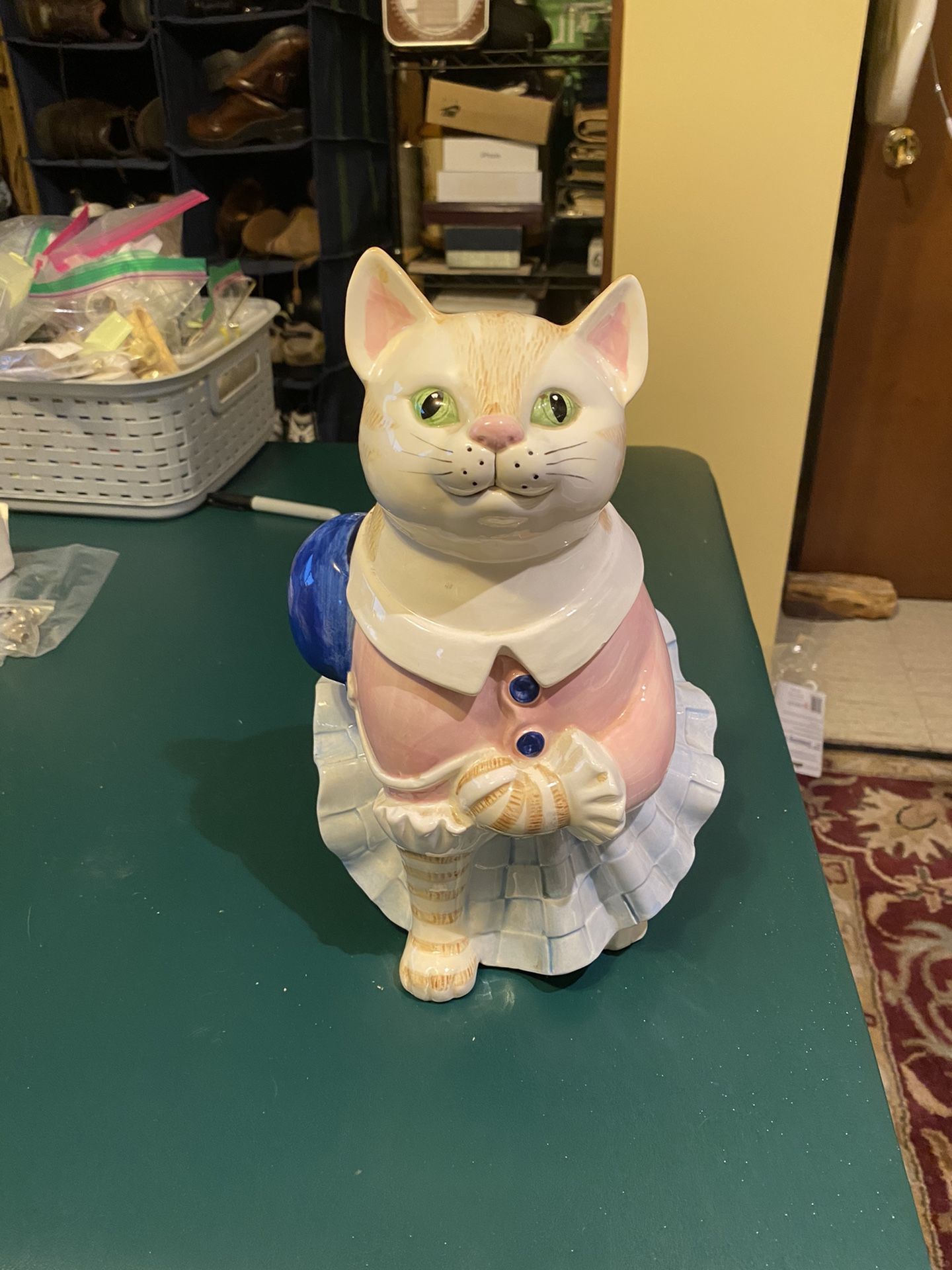 Kitty cookie jar