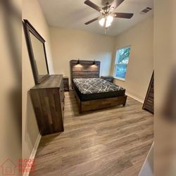 4- pieces Wood finish King & Queen size Bedset