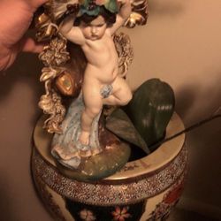 Large Vase 🏺 with Sculpture 