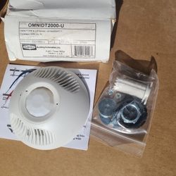  (3) Hubbell OMNIDT2000-U Pir and US Sensor
