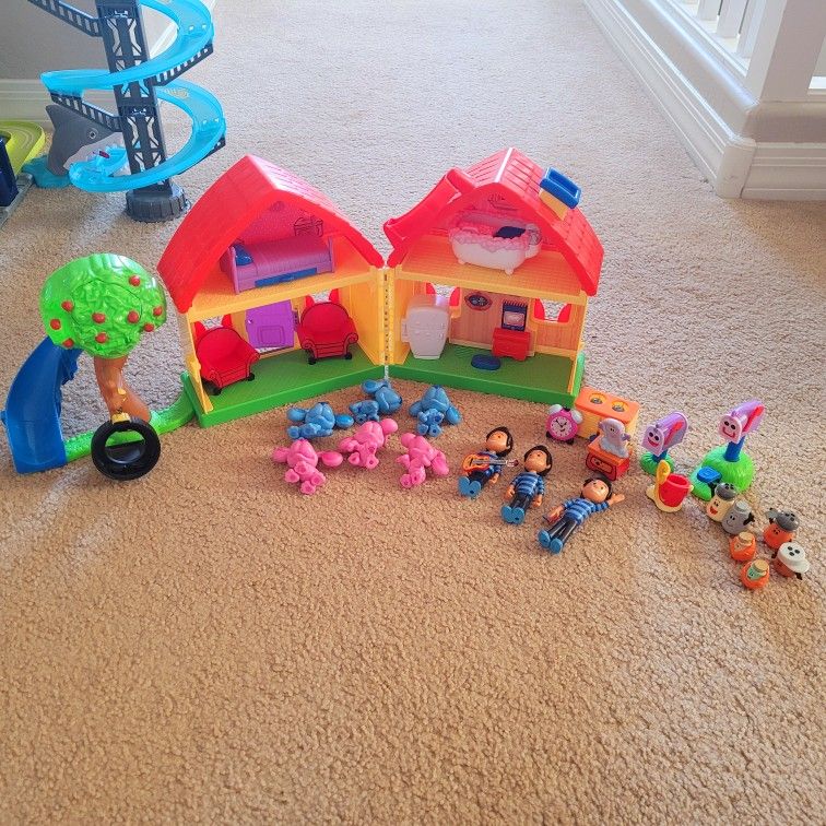 Blues Clues House with Characters