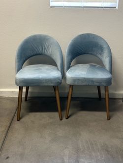 Set of 2 Blue Velvet Accent Chairs