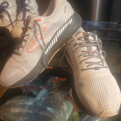 Brooks Men's Beast GTS 23 Size 12.5D