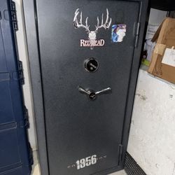 RedHead 1856 Gun Safe – $800