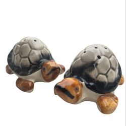 Elvin sea turtles vintage salt and pepper shakers made in Japan