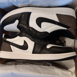 Jordan 1 Low Mocha ( 2024 ) ( Size 8.5 ) Mens $190