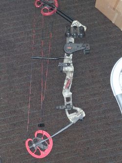 Barrnett hunters extreme apex sighting Compound Bow with Camo Riser and Red Cams