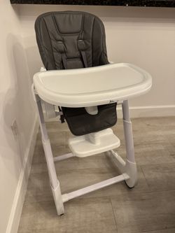 JOOVY HIGH CHAIR FEEDING