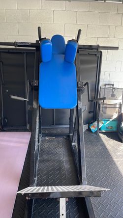Hack squat machine