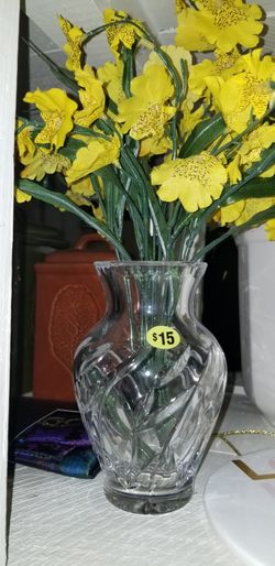 Small crystal vase with flowers