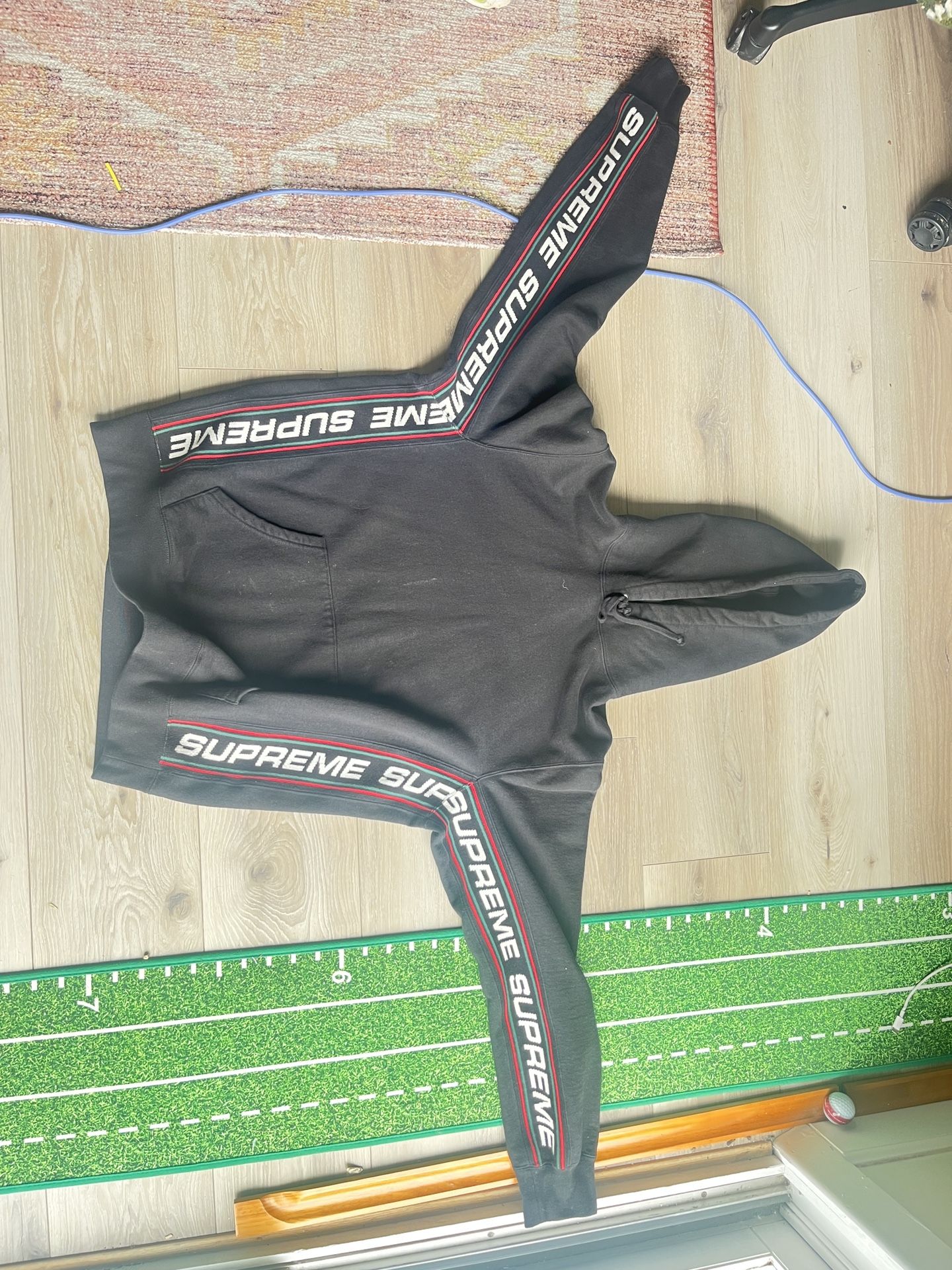 Supreme hoodie