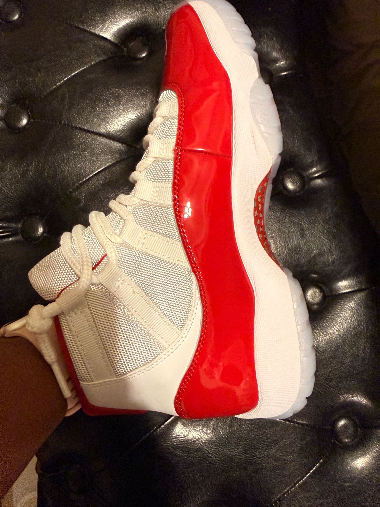 Jordan Retro Cherry 11’s (Varsity Red) 2022 size 8.5
