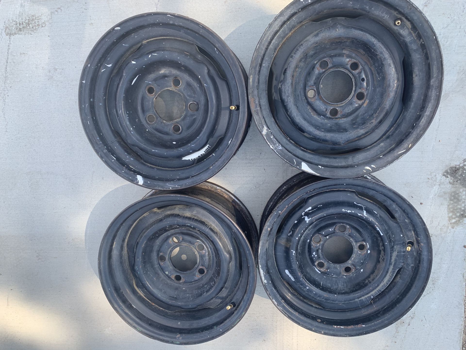 (5) used Utility trailer wheels 14” for Sale in Willow Springs, CA