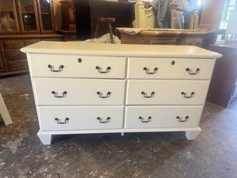 Gorgeous Spacious Dresser