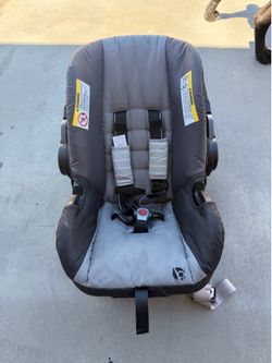 Baby trend car seat with base