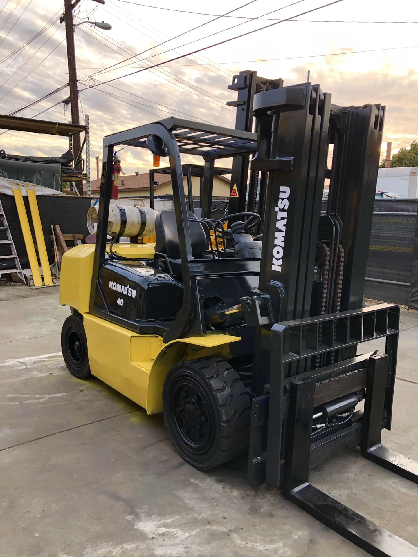 Komatsu Forklift 8000 pound capacity 3 stage with side shift