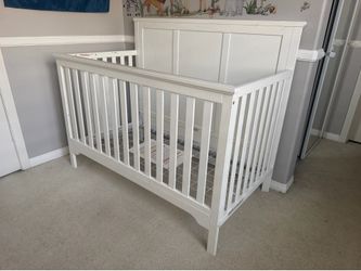 Delta Children 4-in-1 Convertible Crib