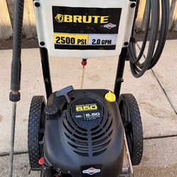 Brute 2500 PSI pressure washer in very good condition. Cash only.
