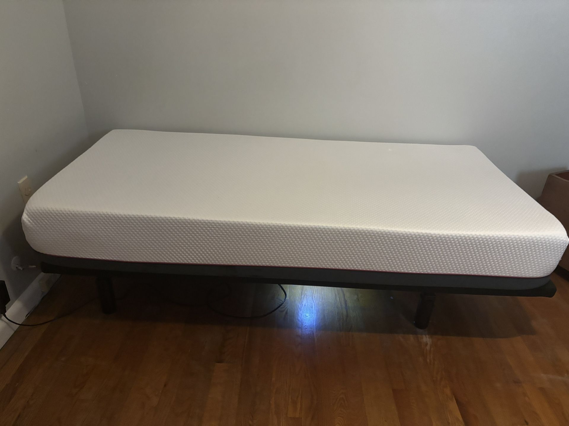 LINAK Twin XL Remote Bed Frame And Mattress