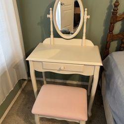 Make up vanity and stool