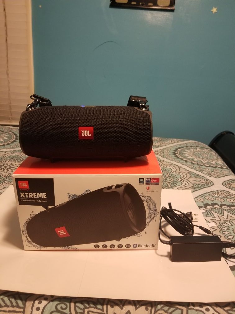 JBL Extreme Splashproof Portable Wireless Bluetooth Speaker