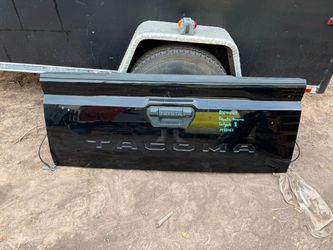 2024-2026 TOYOTA TACOMA TAILGATE GREAT CONDITION ONLY 1 SCRATCH